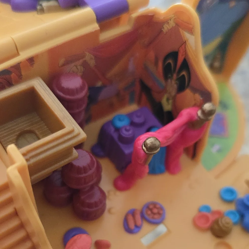 Disney Vintage 1995 Aladdin Agrabah Marketplace Polly Pocket Playset Bluebird
